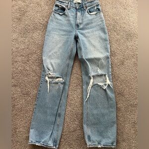 A&F Curve Love 90’s Relaxed High Rise Jean